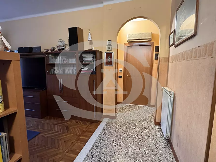 Immagine 11 di Trilocale in vendita  in Corso Regina Margherita 39 a Ospedaletti