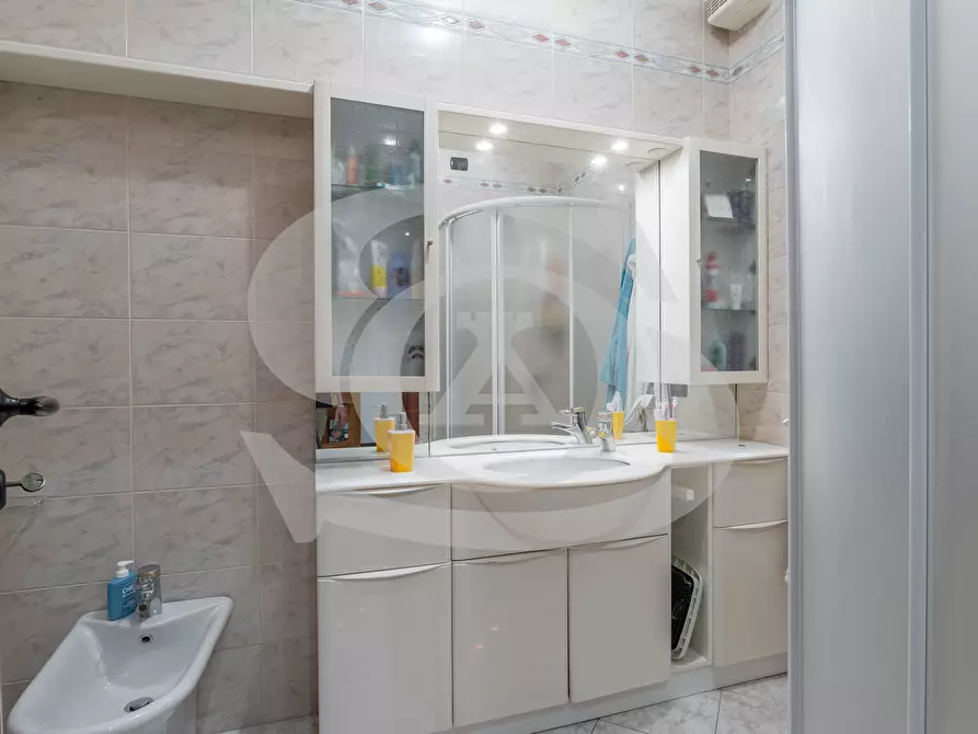 Immagine 18 di Bilocale in vendita  in Via Hope 10 a San Remo