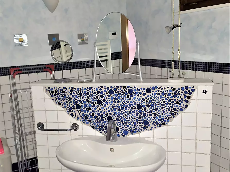 Immagine 10 di Bilocale in vendita  in Via Chiusi 175 a Cesena