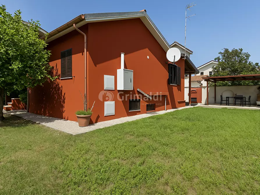 Immagine 1 di Villa in vendita  in Via Sperlonga 18 a Nettuno