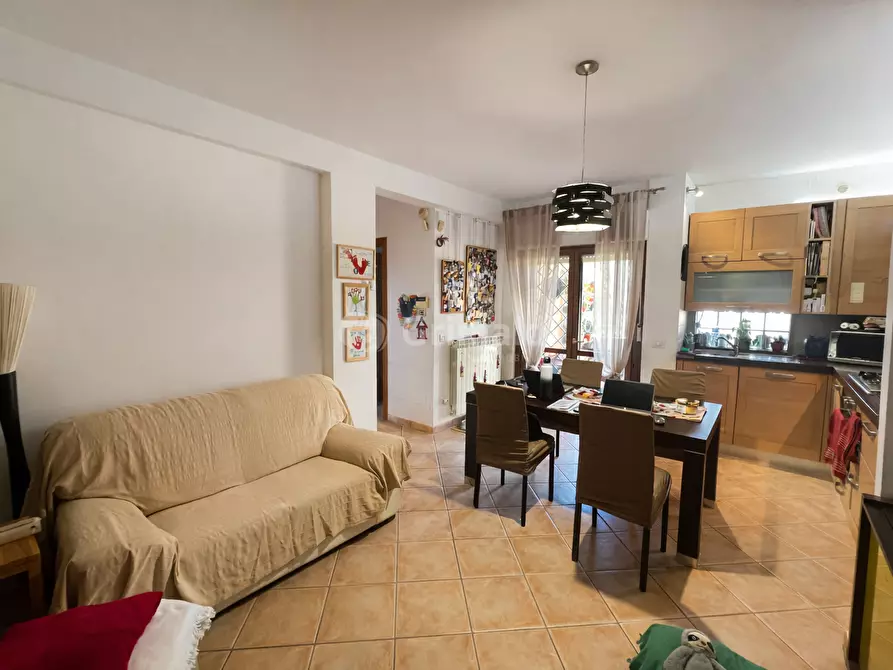 Immagine 4 di Trilocale in vendita  in Via di Cavallo Morto 57 a Nettuno