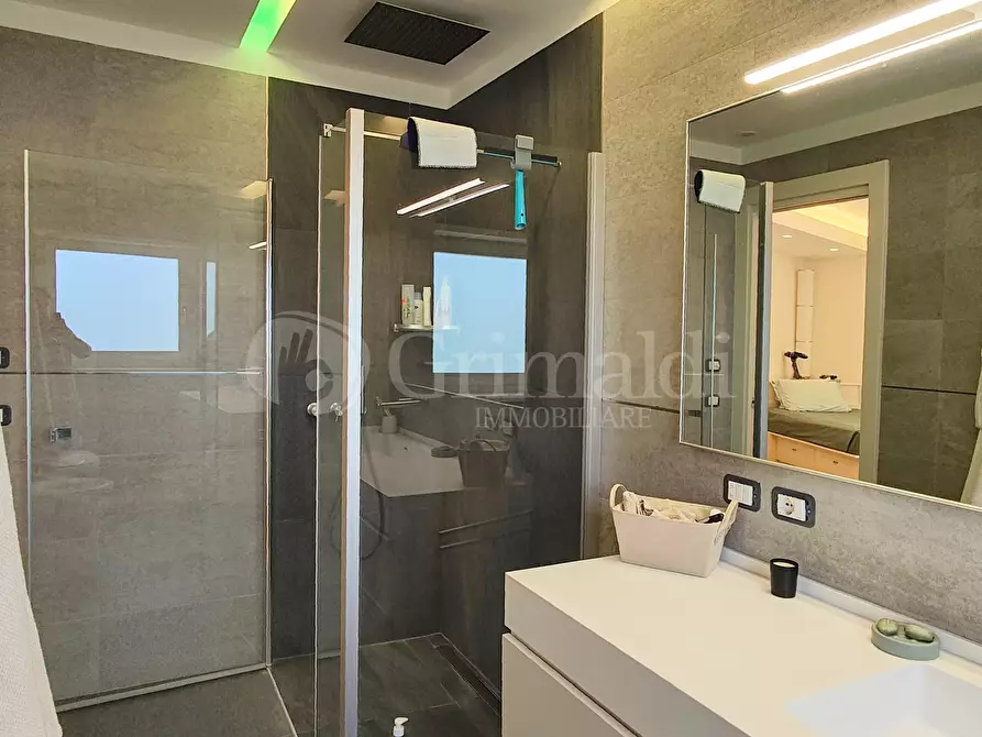 Immagine 41 di Villa in vendita  a Anzio