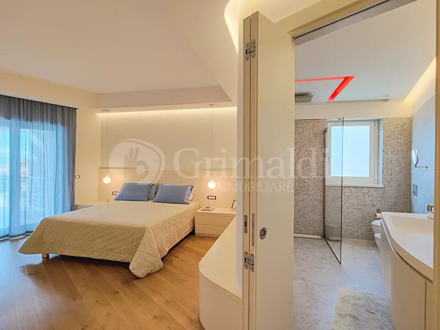 Immagine 26 di Villa in vendita  a Anzio