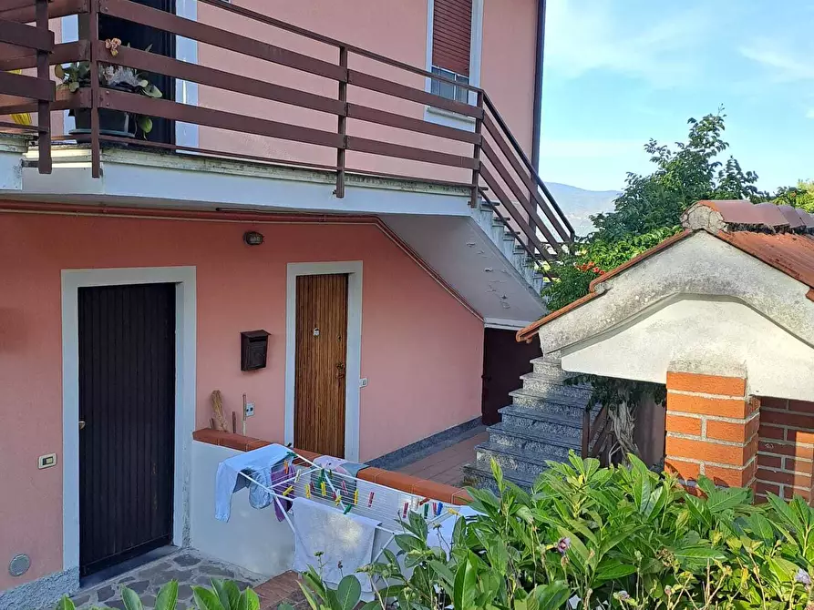 Immagine 1 di Trilocale in vendita  in Villaggio la Crocetta Tavarone 3 a Maissana