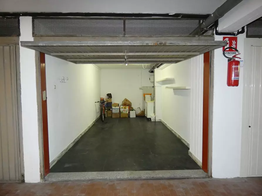 Immagine 2 di Magazzino in vendita  in Via Olanda 28 a Sestri Levante