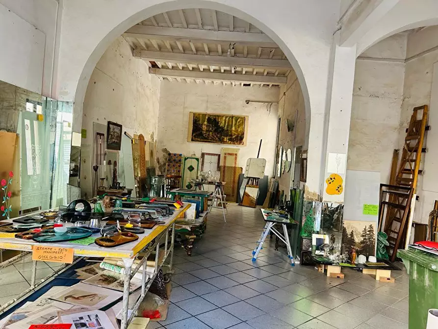 Immagine 14 di Locale commerciale in vendita  a Piombino