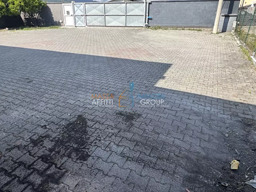 Immagine 4 di Capannone industriale in affitto  in Via Provinciale Avenza-Massa 194 a Carrara