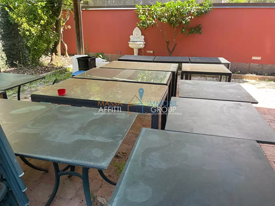 Immagine 4 di Locale commerciale in affitto  in Via Democrazia 64 a Massa