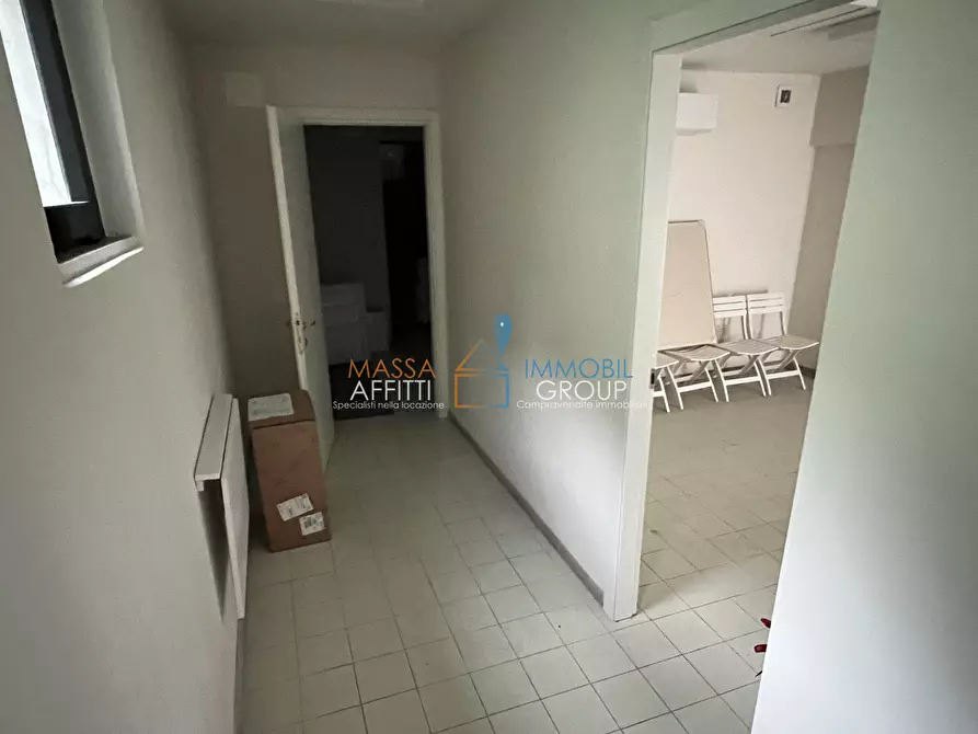 Immagine 16 di Locale commerciale in affitto  in Viale Roma 203 a Massa