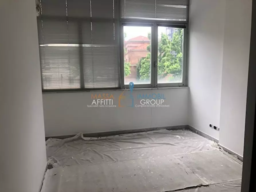 Immagine 27 di Ufficio in affitto  in Via Democrazia 7 a Massa