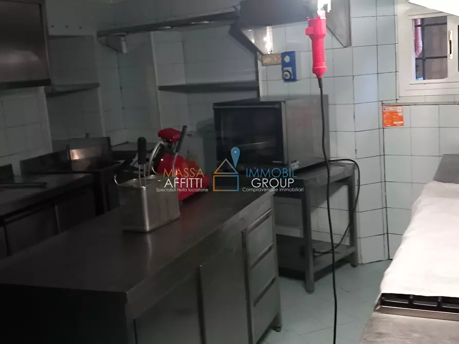 Immagine 3 di Locale commerciale in affitto  in Piazza Duomo 3 a Massa