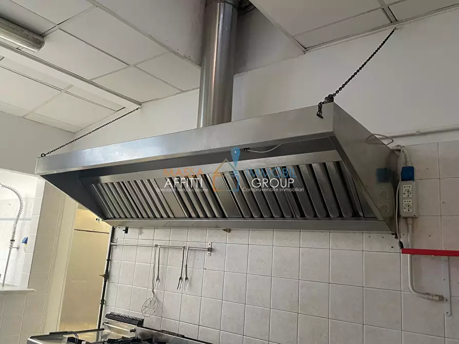 Immagine 43 di Locale commerciale in affitto  in Via Democrazia 64 a Massa