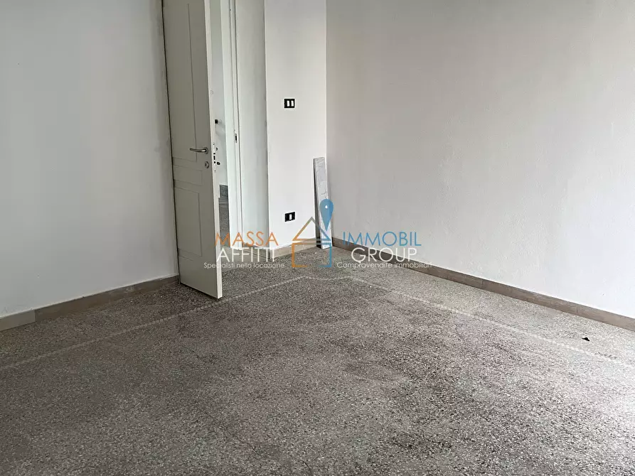 Immagine 5 di Villa in vendita  in Strada Statale 1 108 a Massa