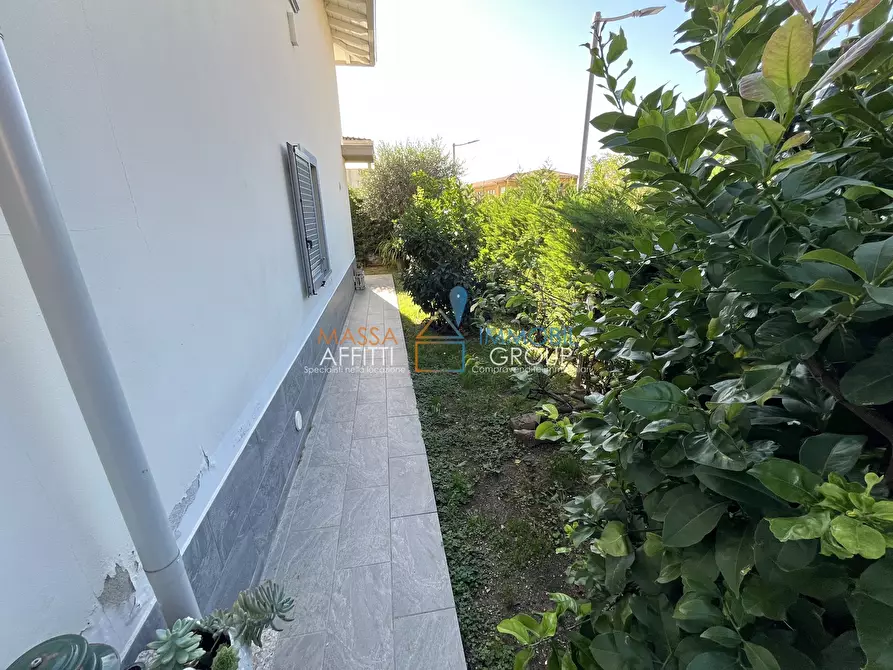 Immagine 21 di Villetta a schiera in vendita  in Via Felice Cavallotti 100 a Massa