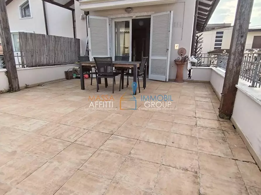 Immagine 1 di Porzione di casa in vendita  in Via Benedetto Croce 14 a Massa