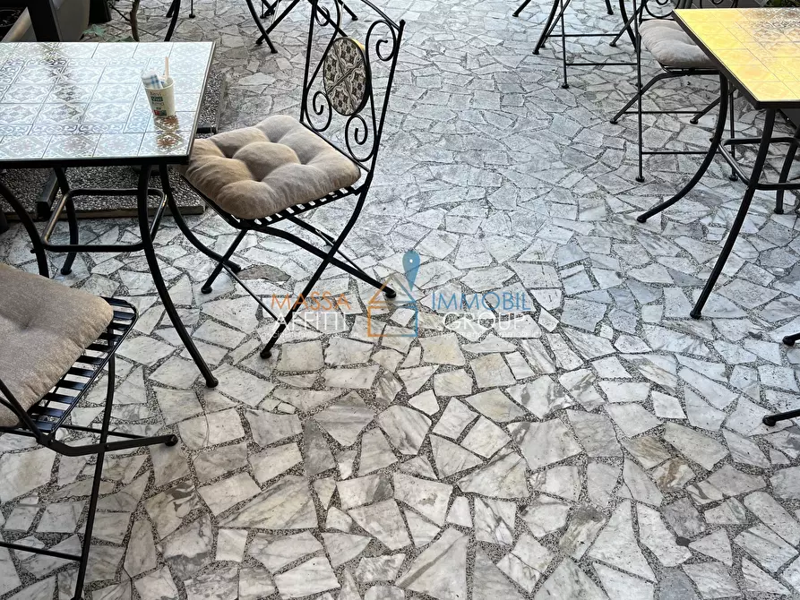 Immagine 2 di Attività commerciale in vendita  in via X Aprile 8 a Massa