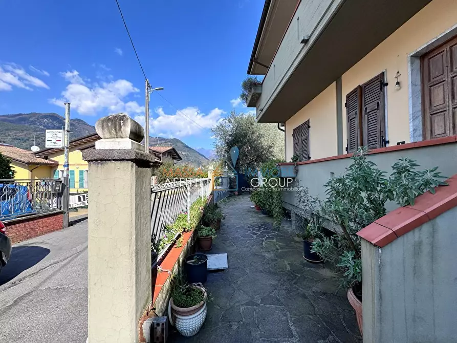 Immagine 3 di Casa indipendente in vendita  in Via Romolo Briglia 7 a Massa
