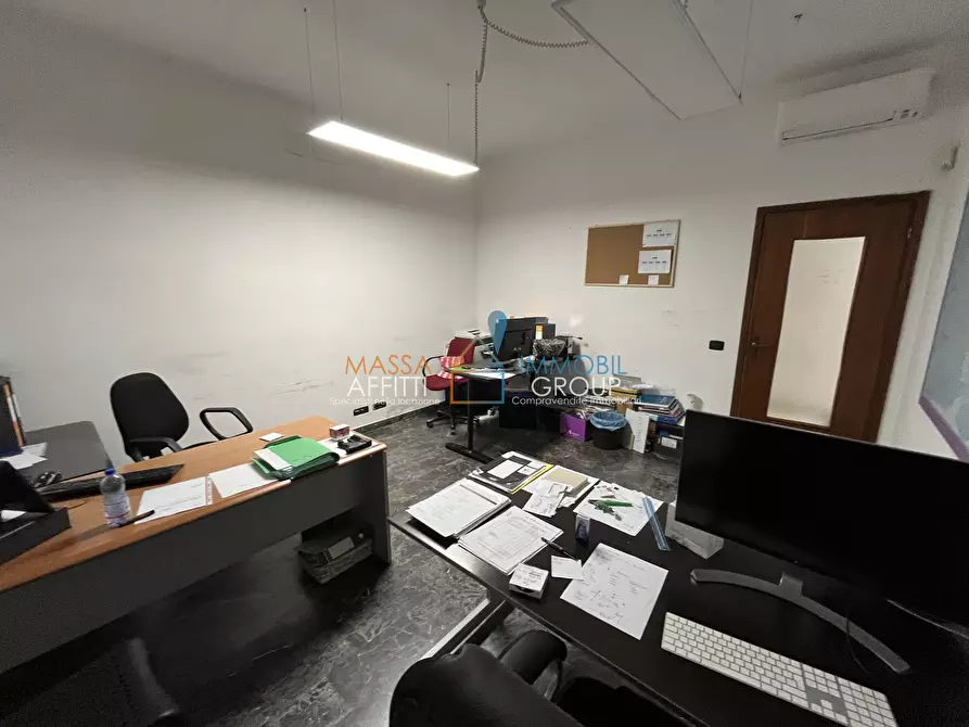 Immagine 24 di Locale commerciale in vendita  in Via Madonna del Golfo 14 a Massa