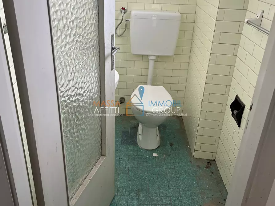 Immagine 9 di Locale commerciale in affitto  in Via G. B. Giorgini 3 a Massa