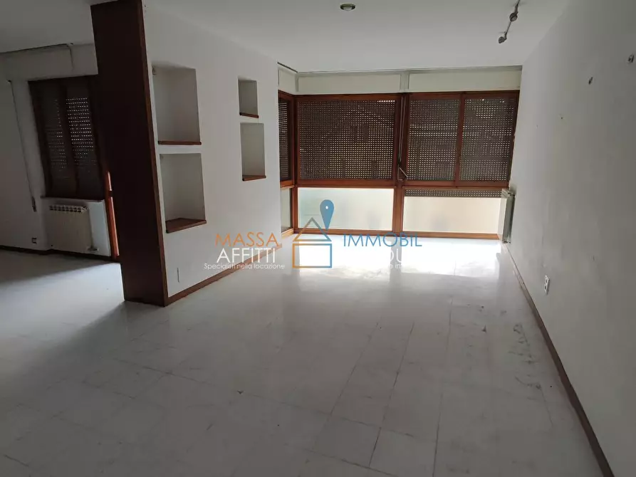 Immagine 5 di Pentalocale in vendita  in Via Democrazia 379 a Massa