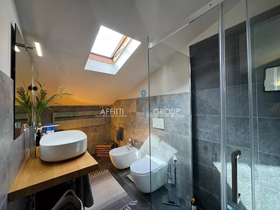 Immagine 12 di Villetta a schiera in vendita  in Via Lorenzo de Medici 88 a Montignoso