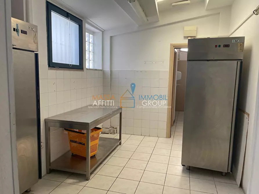 Immagine 45 di Locale commerciale in affitto  in Via Democrazia 64 a Massa