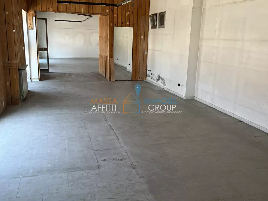 Immagine 1 di Locale commerciale in affitto  in Via G. Carducci 123 a Massa