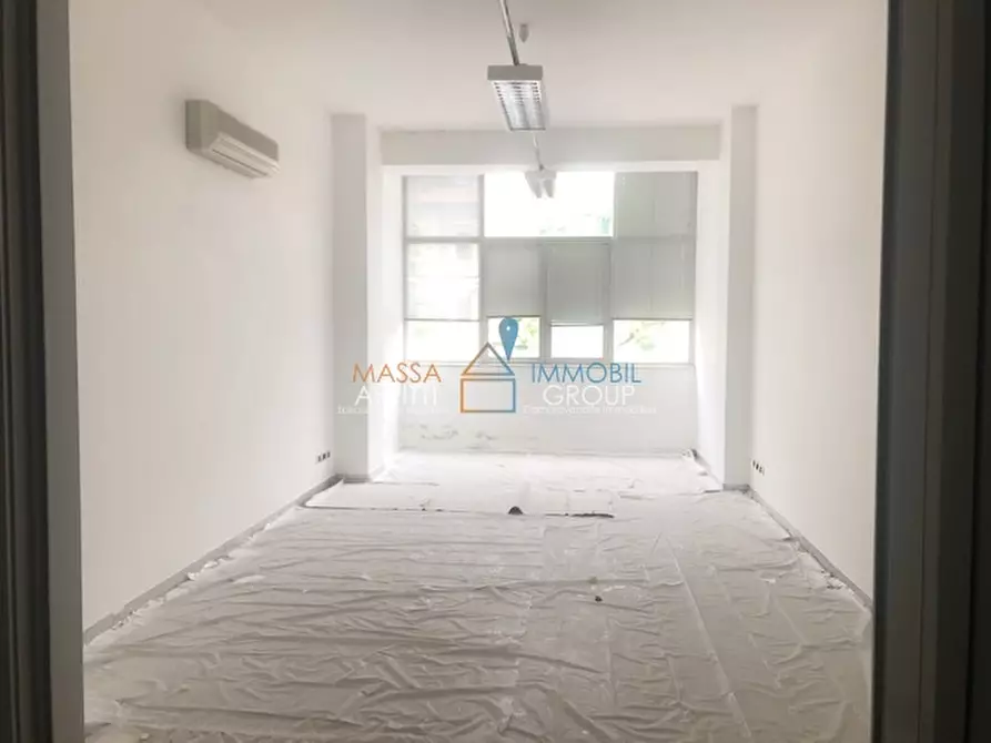 Immagine 4 di Ufficio in affitto  in Via Democrazia 7 a Massa