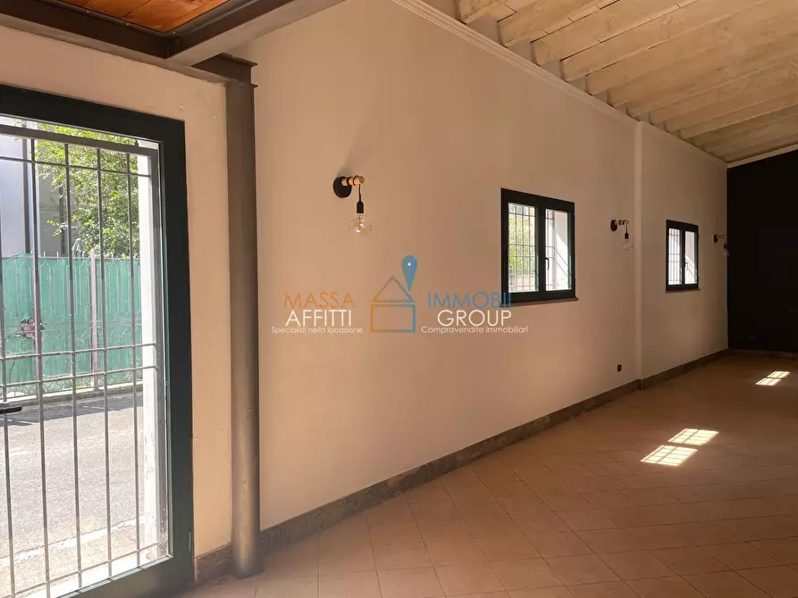 Immagine 31 di Locale commerciale in affitto  in Via Democrazia 64 a Massa