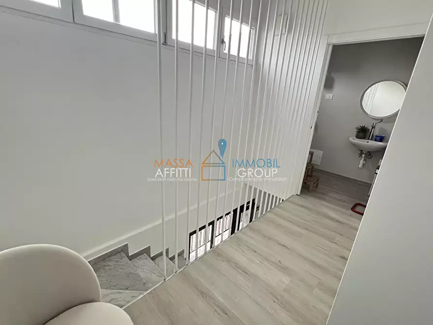 Immagine 12 di Locale commerciale in affitto  in Viale Roma 203 a Massa