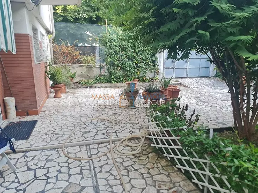 Immagine 3 di Villa in vendita  in Viale XX Settembre 247N a Carrara