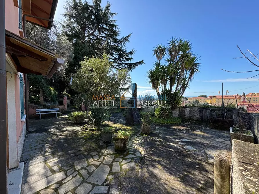 Immagine 17 di Villa in vendita  in Via Porta Quaranta 5 a Massa