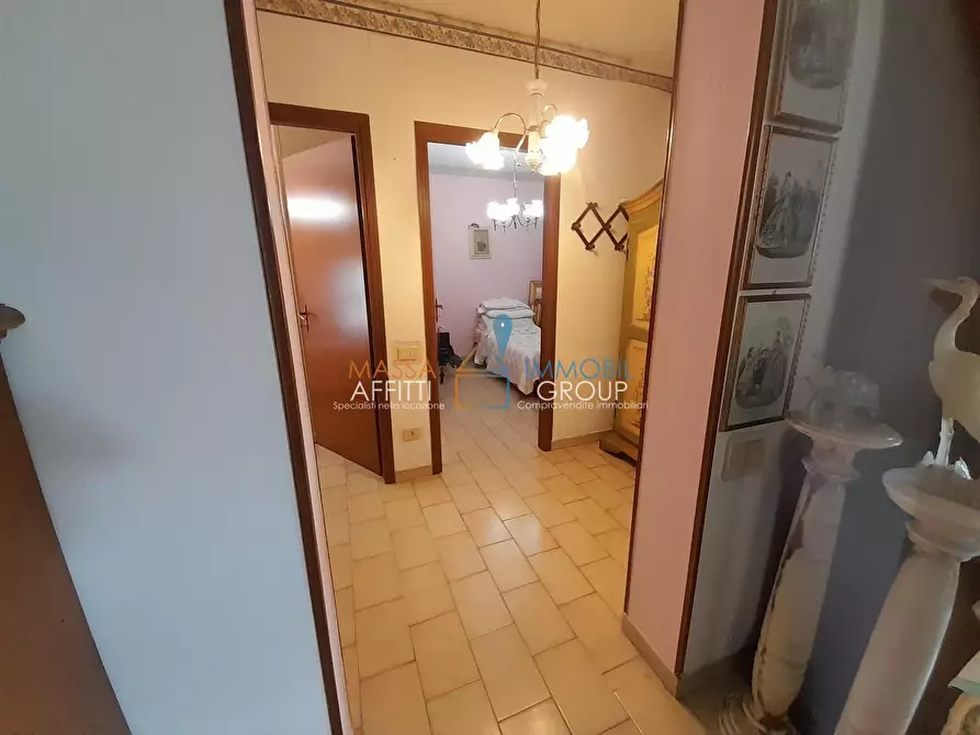 Immagine 10 di Quadrilocale in vendita  in Via Lungobrugiano 58 a Massa
