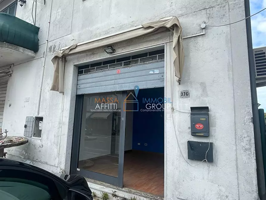 Immagine 10 di Locale commerciale in vendita  in Via San Leonardo 376 a Massa