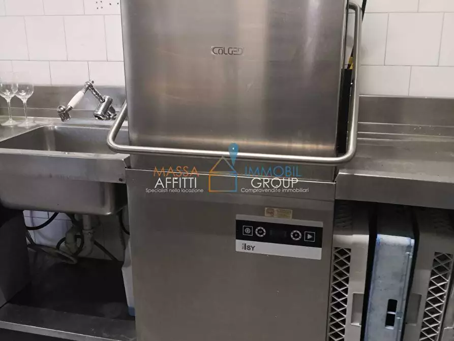 Immagine 12 di Locale commerciale in affitto  in Via Sottomonte 6 a Massa