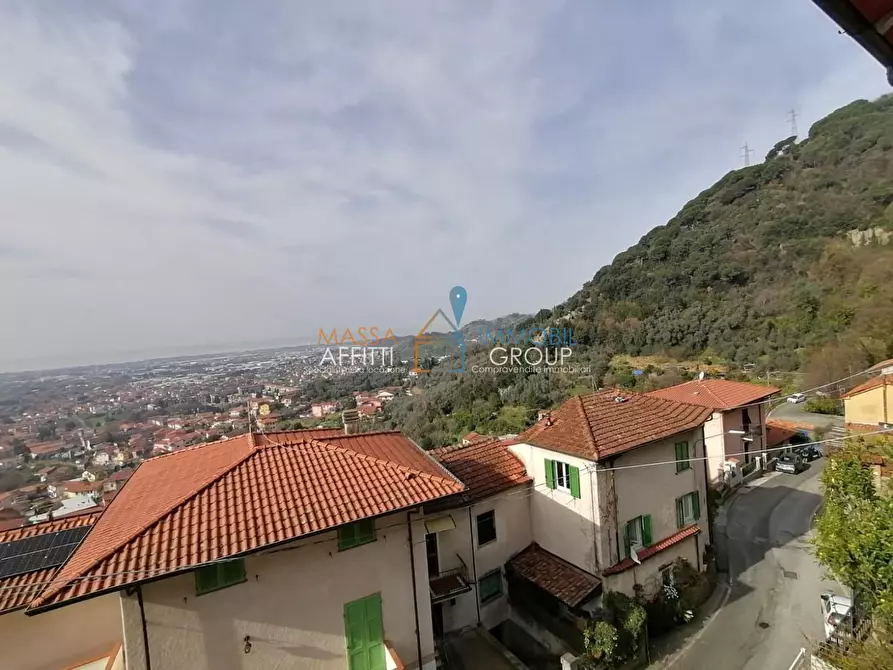 Immagine 3 di Villetta a schiera in vendita  in Via Bergiola 109 a Massa
