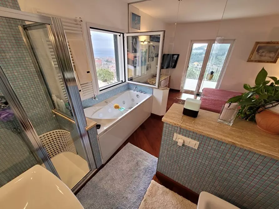 Immagine 40 di Villa in vendita  in via Neghelli 145 a Alassio