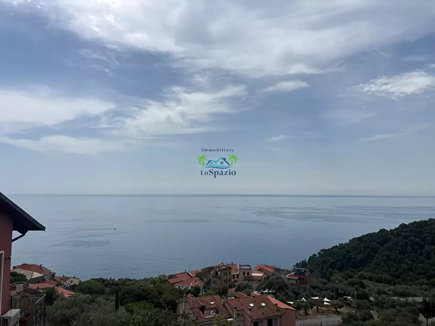 Immagine 1 di Trilocale in vendita  in Strada della Colla 56 a Andora