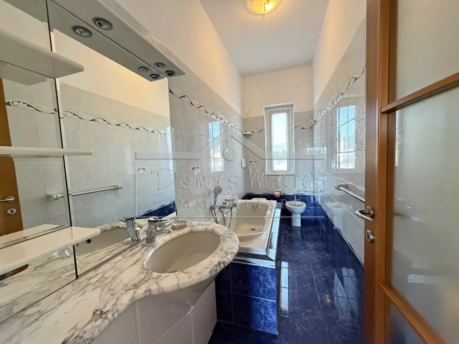 Immagine 24 di Quadrilocale in affitto  a Savona