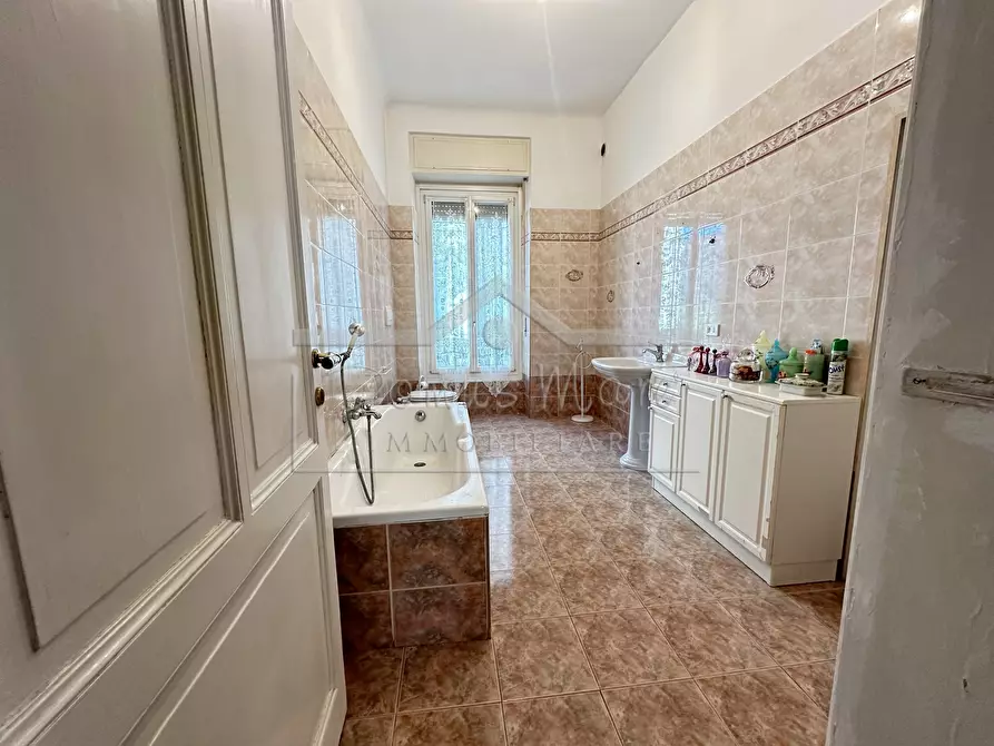 Immagine 3 di Pentalocale in vendita  in Piazza del Popolo 3 a Savona