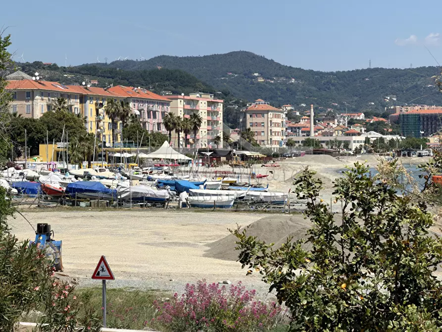 Immagine 32 di Quadrilocale in vendita  in Via Caduti per la Libertà 46 a Vado Ligure