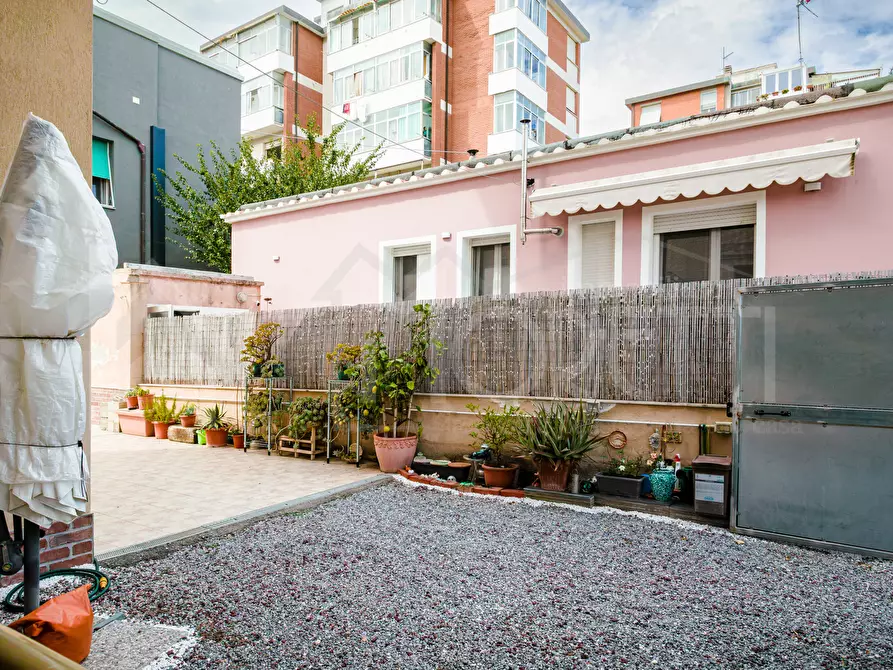 Immagine 5 di Pentalocale in vendita  in Via dell'Alloro a Livorno