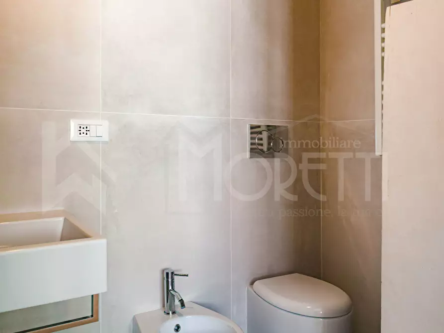 Immagine 57 di Pentalocale in vendita  in Via Costanzo Ebat a Livorno