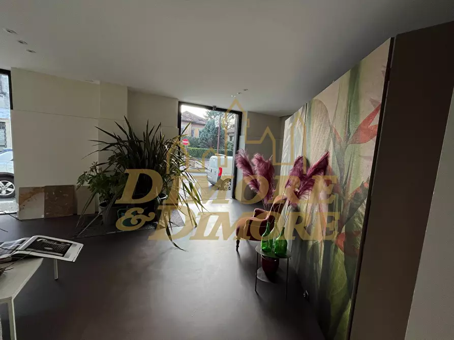 Immagine 5 di Locale commerciale in affitto  a Sesto Calende