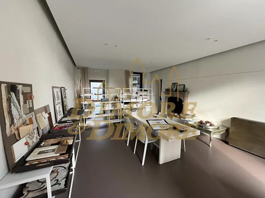 Immagine 13 di Locale commerciale in affitto  a Sesto Calende