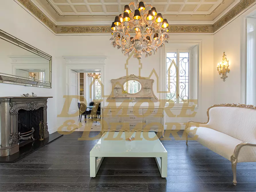 Immagine 10 di Villa in vendita  in via giuseppe verdi 5 a Stresa
