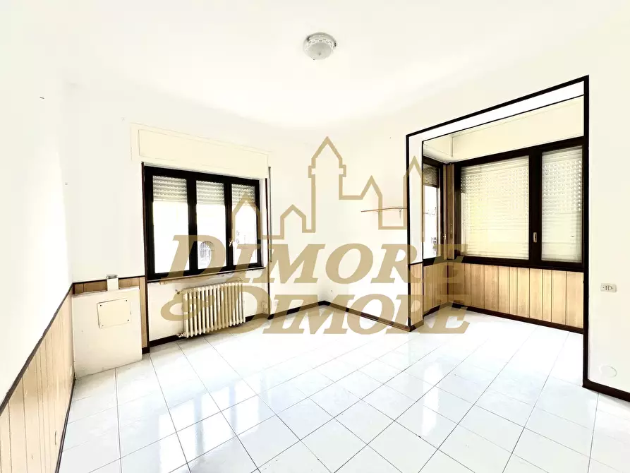 Immagine 7 di Trilocale in vendita  in Piazza Garibaldi 10 a Luino