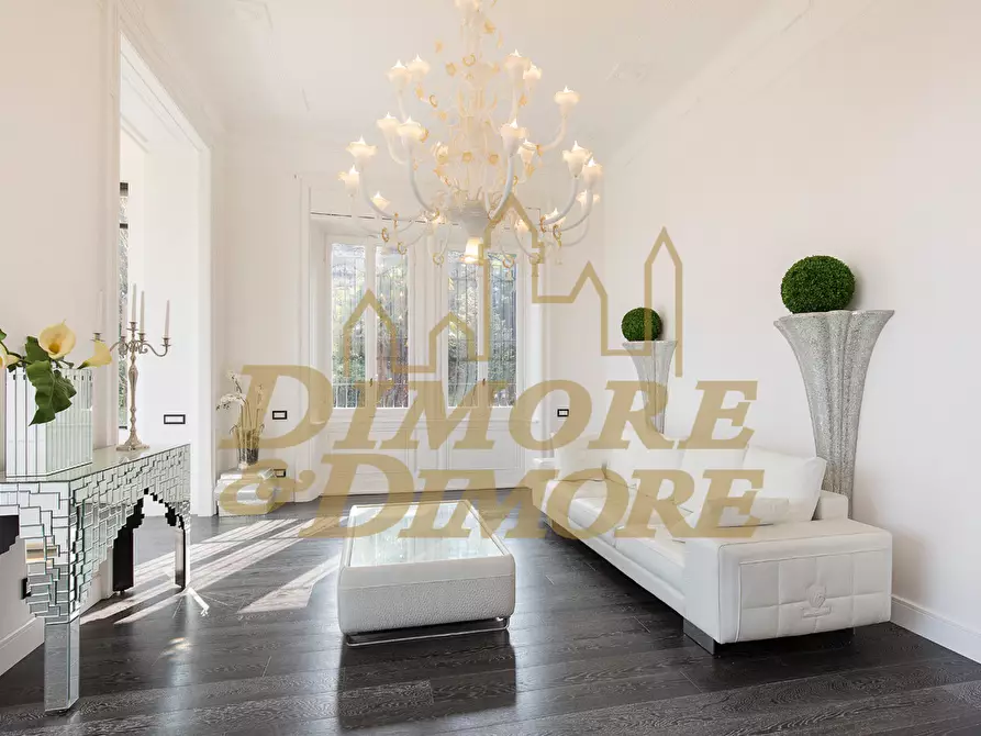 Immagine 2 di Villa in vendita  in via giuseppe verdi 5 a Stresa