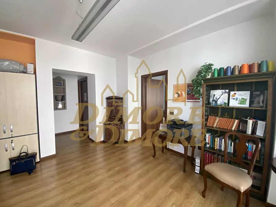 Immagine 5 di Ufficio in vendita  a Varese