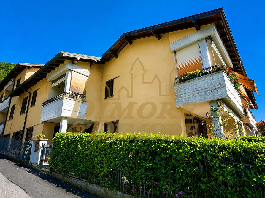 Immagine 2 di Appartamento in vendita  in Viale Garibaldi 19 a Maccagno Con Pino E Veddasca